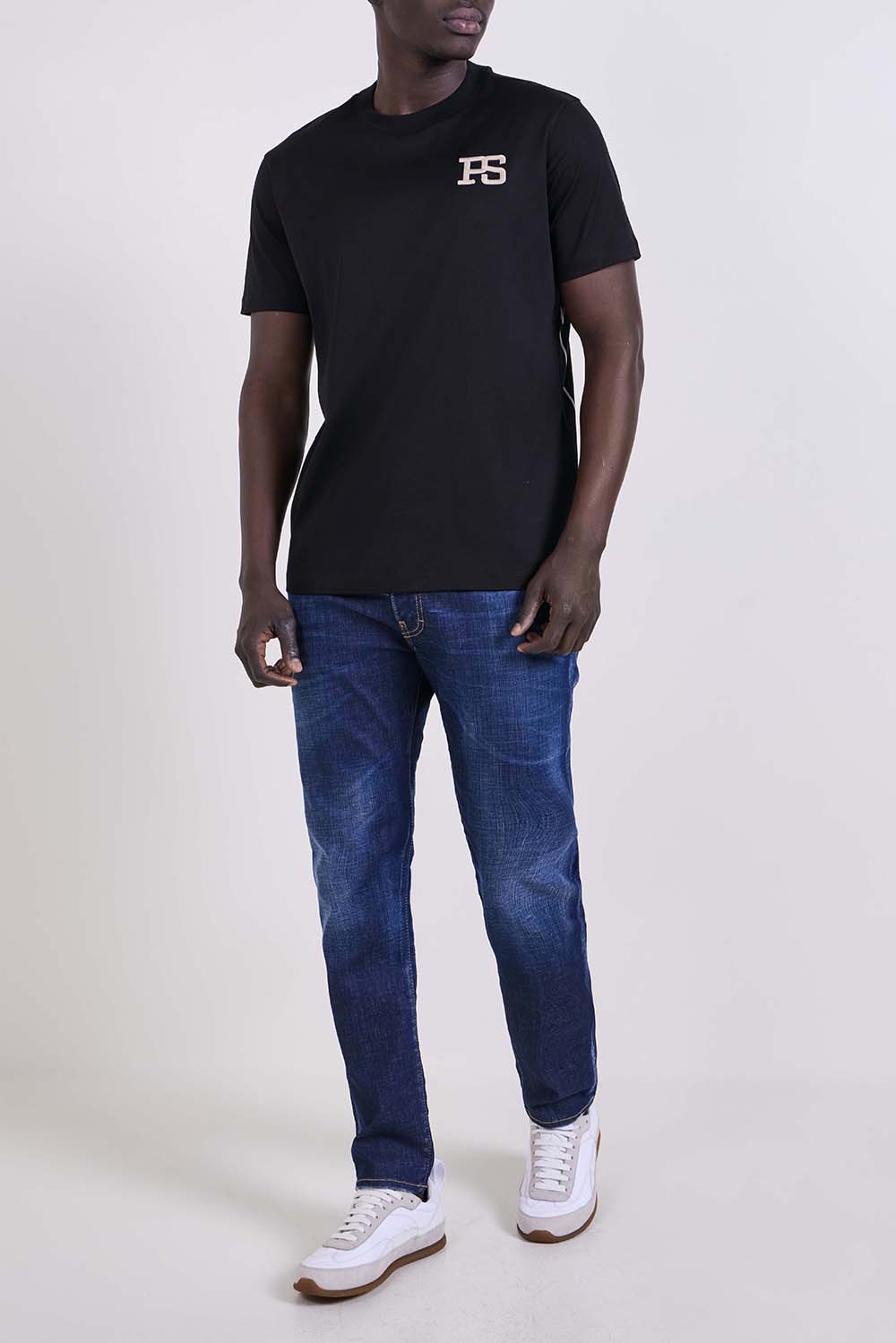 מכנסי ג'ינס בגזרת קרוט